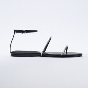 NWT. Zara Black Low Heeled Sandals. Size 8.